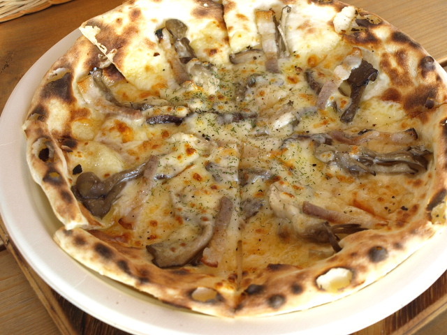 たなかのぴざや　その３６ (ピザ 舞茸と原木椎茸)_d0153062_06593394.jpg