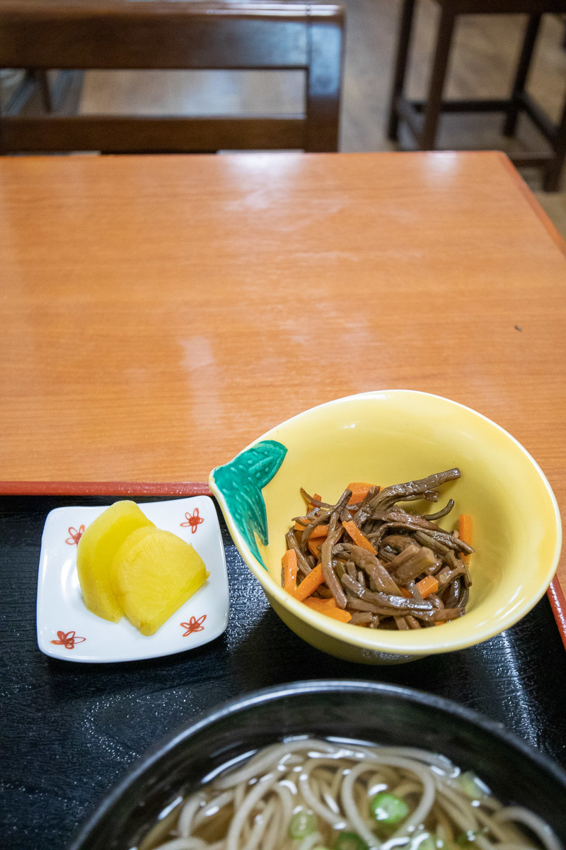 そば処居酒屋 江戸家で、カツ丼と蕎麦のセット_a0077663_16115905.jpg