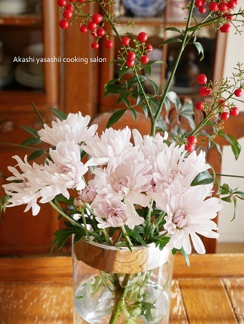 お煮しめとお正月の花_f0361692_11451786.jpg