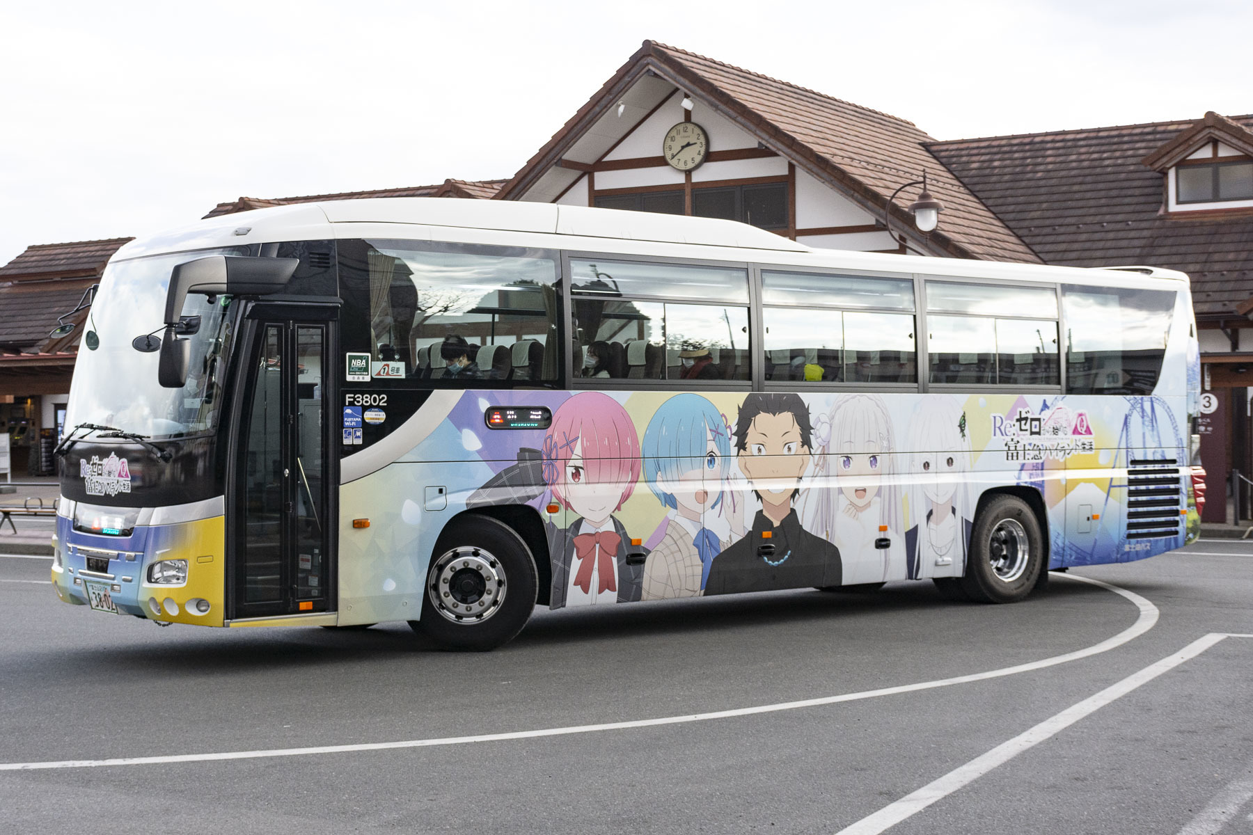 富士急バス / Re:ゼロから始める富士急ハイランド生活ラッピングバス_d0226909_16200276.jpg
