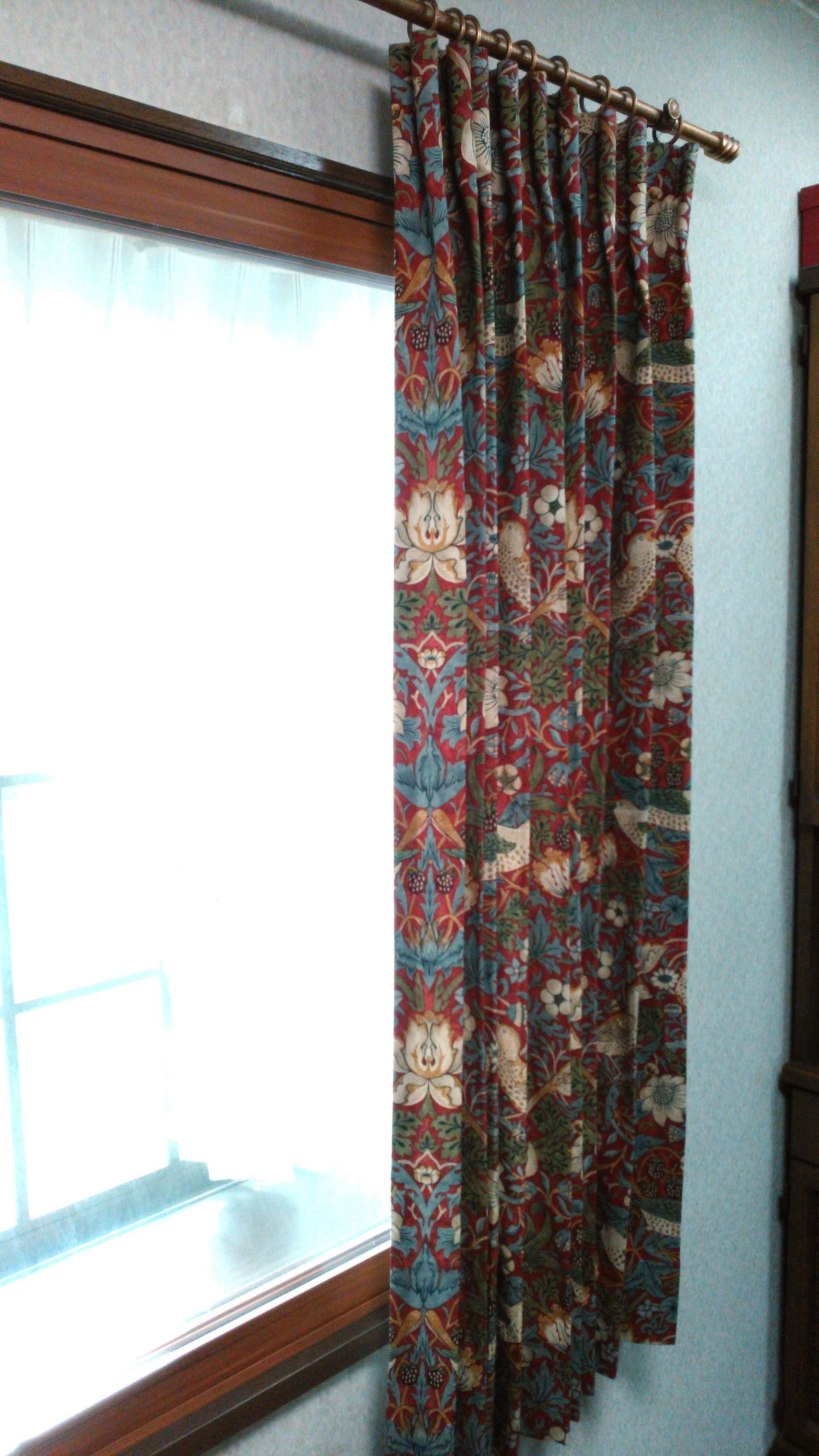 ウィリアムモリスのカーテン『いちご泥棒』を納めました　モリス正規販売店のブライト_c0157866_18151504.jpg