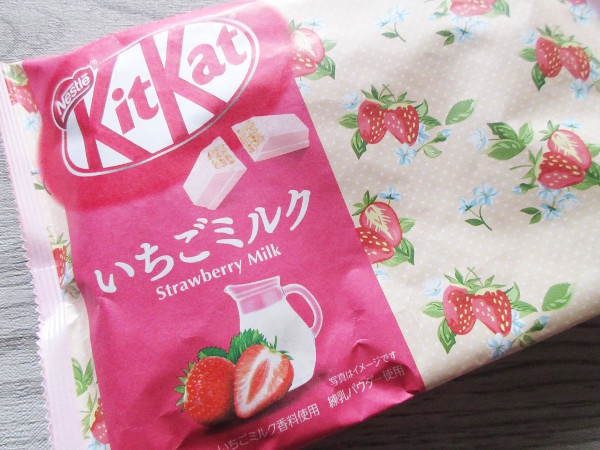 【Nestle】Kit Kat（キットカット）ミニ いちごミルク味_c0152767_19593872.jpg