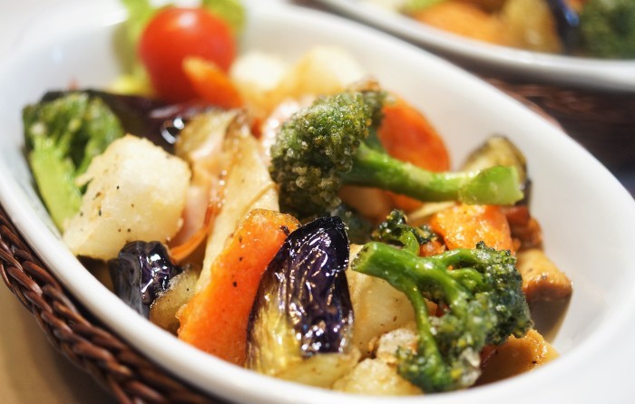■続・正月3日のランチセット【前回ご紹介の炊き込みご飯のお伴は　揚げ野菜のホットサラダでした♪】_b0033423_18271306.jpg