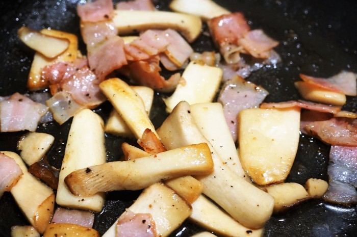 ■続・正月3日のランチセット【前回ご紹介の炊き込みご飯のお伴は　揚げ野菜のホットサラダでした♪】_b0033423_18515321.jpg