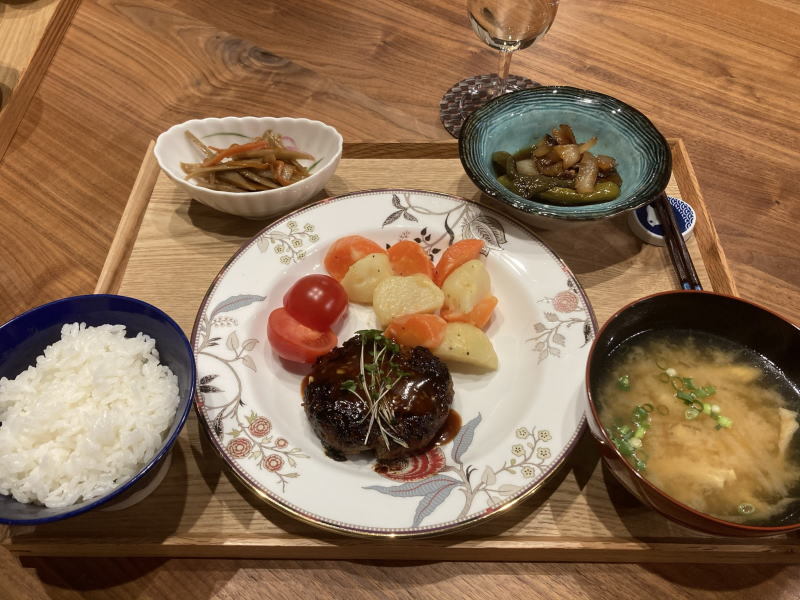 献立 ハンバーグ じゃがいもと人参のバターソテー 人参とごぼうのきんぴら 玉ねぎとピーマンの焼き浸し 大根のお味噌汁 ワイン アップルパイ Kajuの 今日のお料理 簡単レシピ 献立 ハンバーグ じゃがいもと人参のバターソテー 人参とごぼうのきんぴら 玉ねぎとピーマンの焼き浸し 大根のお味噌汁 ワイン アップルパイ Kajuの 今日のお料理 簡単レシピ