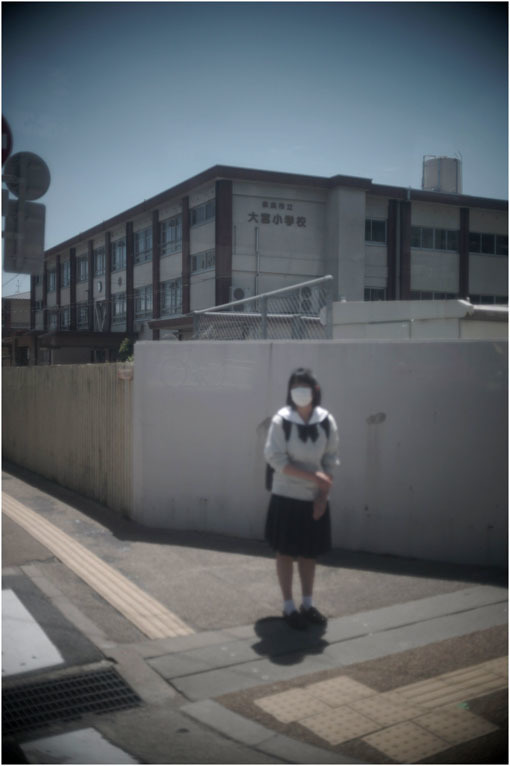 2209 超限戦(2020年5月28日スピードパンクロ40mmF2が奈良町の裏道伝いに)もう開戦?_b0226423_14425151.jpg