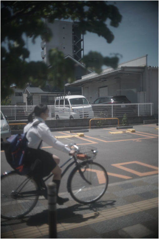 2209 超限戦(2020年5月28日スピードパンクロ40mmF2が奈良町の裏道伝いに)もう開戦?_b0226423_14431891.jpg