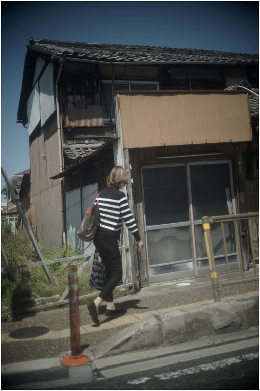 2209 超限戦(2020年5月28日スピードパンクロ40mmF2が奈良町の裏道伝いに)もう開戦?_b0226423_14503806.jpg