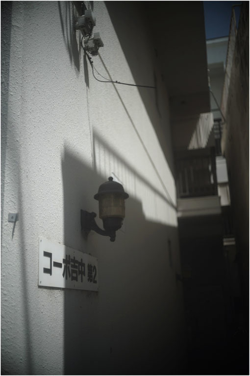 2209 超限戦(2020年5月28日スピードパンクロ40mmF2が奈良町の裏道伝いに)もう開戦?_b0226423_14520396.jpg