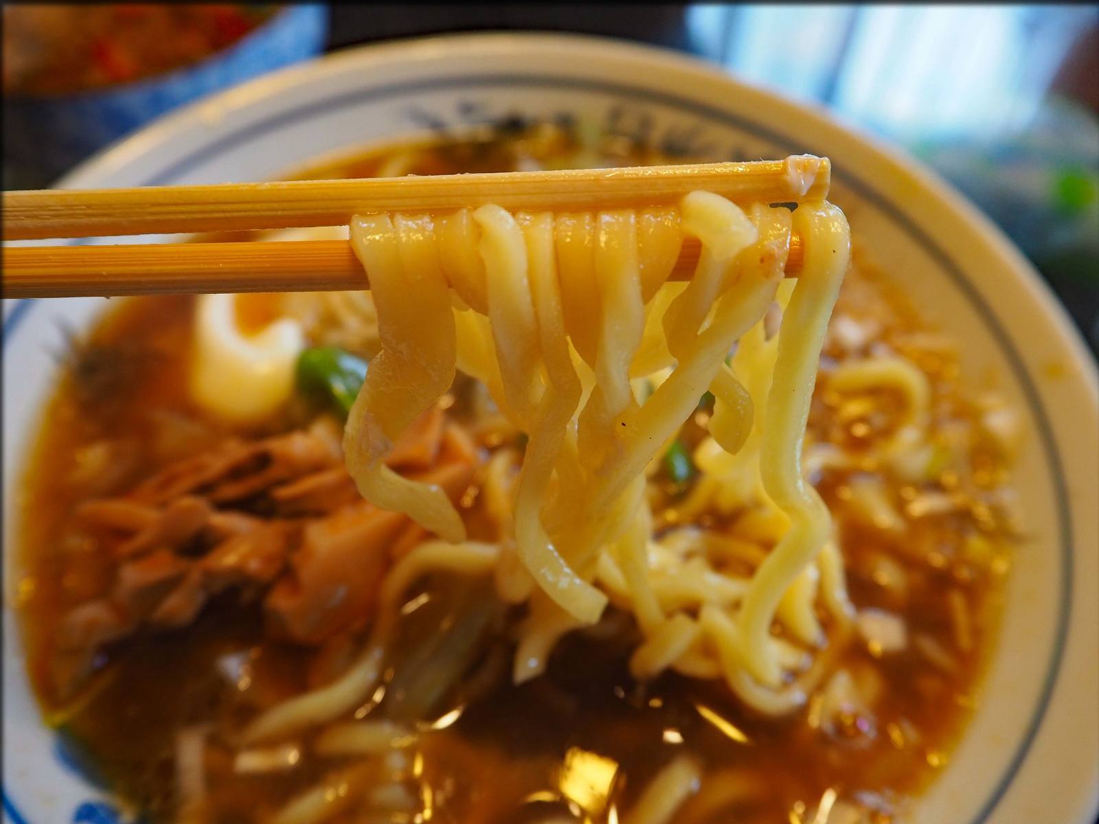 明星 麺神（めがみ）〜超極太麺×超濃厚スープ〜_b0054329_09314317.jpg