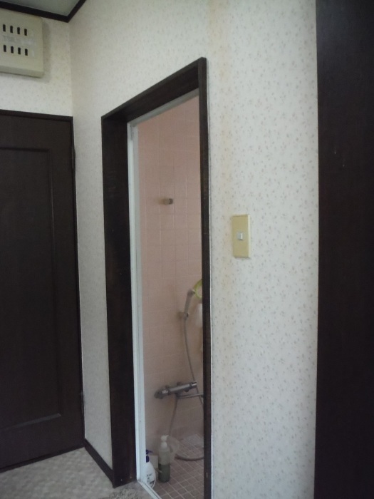 ユニットバスへ取替 ~ タイル張り浴室から。 _d0165368_07494689.jpg