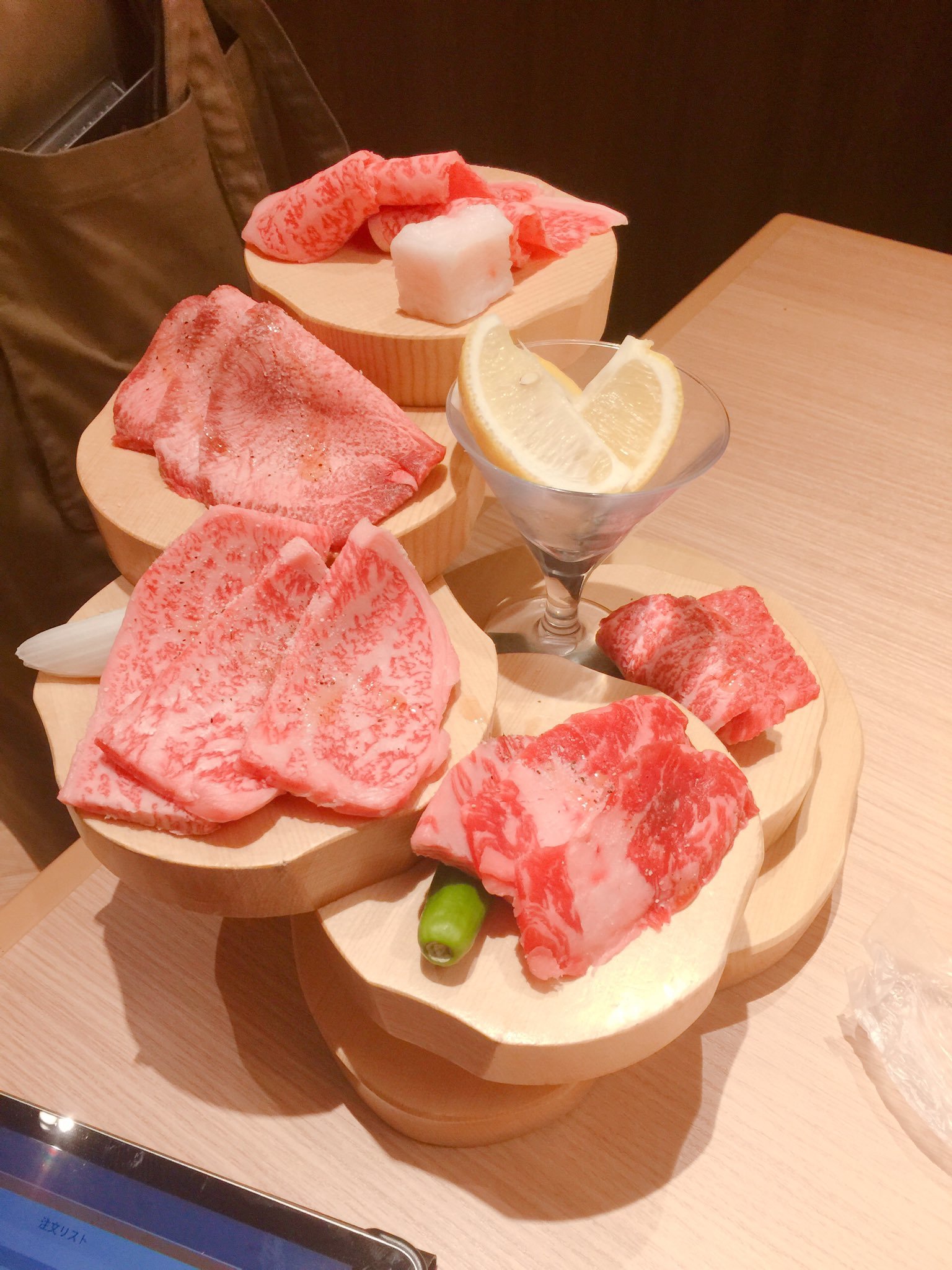 A5和牛食べ放題 秋葉原肉屋横丁で焼肉 うまい けど脂が良くも悪くも アイマグブログ イラストレーター 似顔絵師 佐伯ウサギ