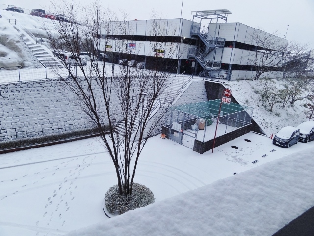 最近の天気予報は良く当たる 長崎かなりの雪 7１歳現役ボーカリスト