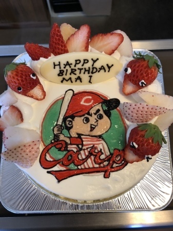 カープ坊やのイラストケーキ 手づくりパンとお菓子 ハモニカ