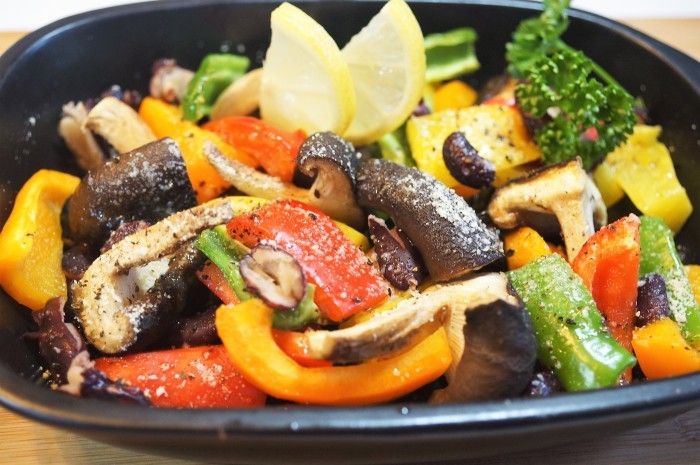 ■やまっこモニター料理【②肉厚しいたけ「やまっこ」と 　カラフル野菜のスキレット焼き】_b0033423_19524142.jpg