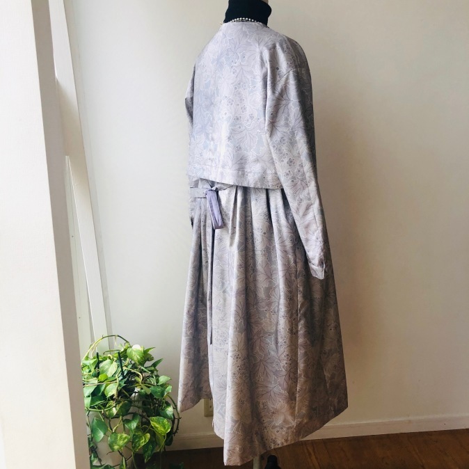 着物リメイク・着物からノーカラーフェミニンコート : harico couture