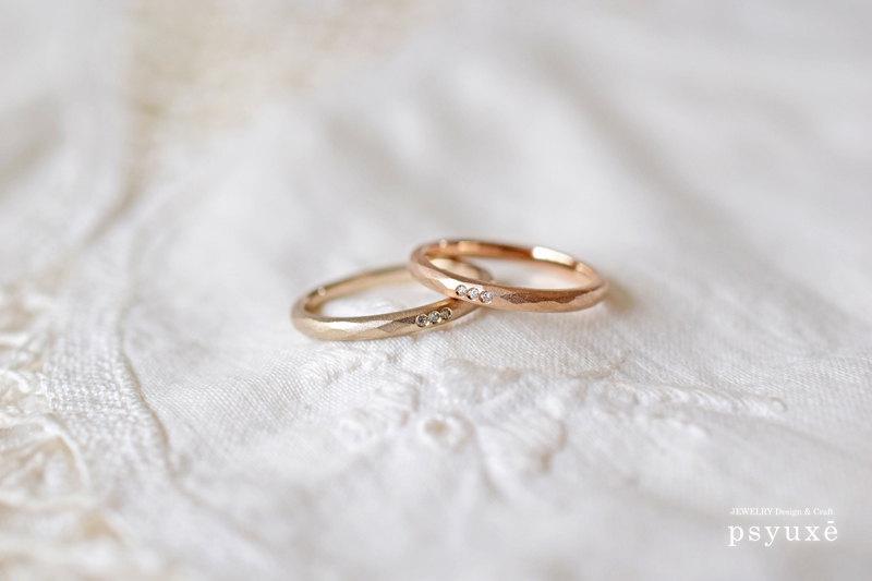 3粒のダイヤとk18ピンクゴールド K18シャンパンゴールドのご結婚指輪 静岡県 Y 様 Psyuxe 旅とアトリエのあいだ 3粒のダイヤとk18ピンクゴールド K18シャンパンゴールドのご結婚指輪 静岡県 Y 様 Psyuxe 旅とアトリエのあいだ
