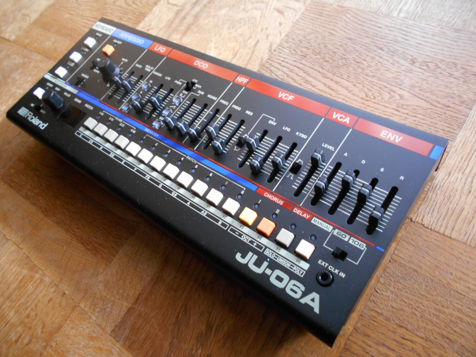 定番新作Roland JUNO-60 JU-60 ポリフォニックシンセサイザー 器 中古 良好 M6457297 ローランド