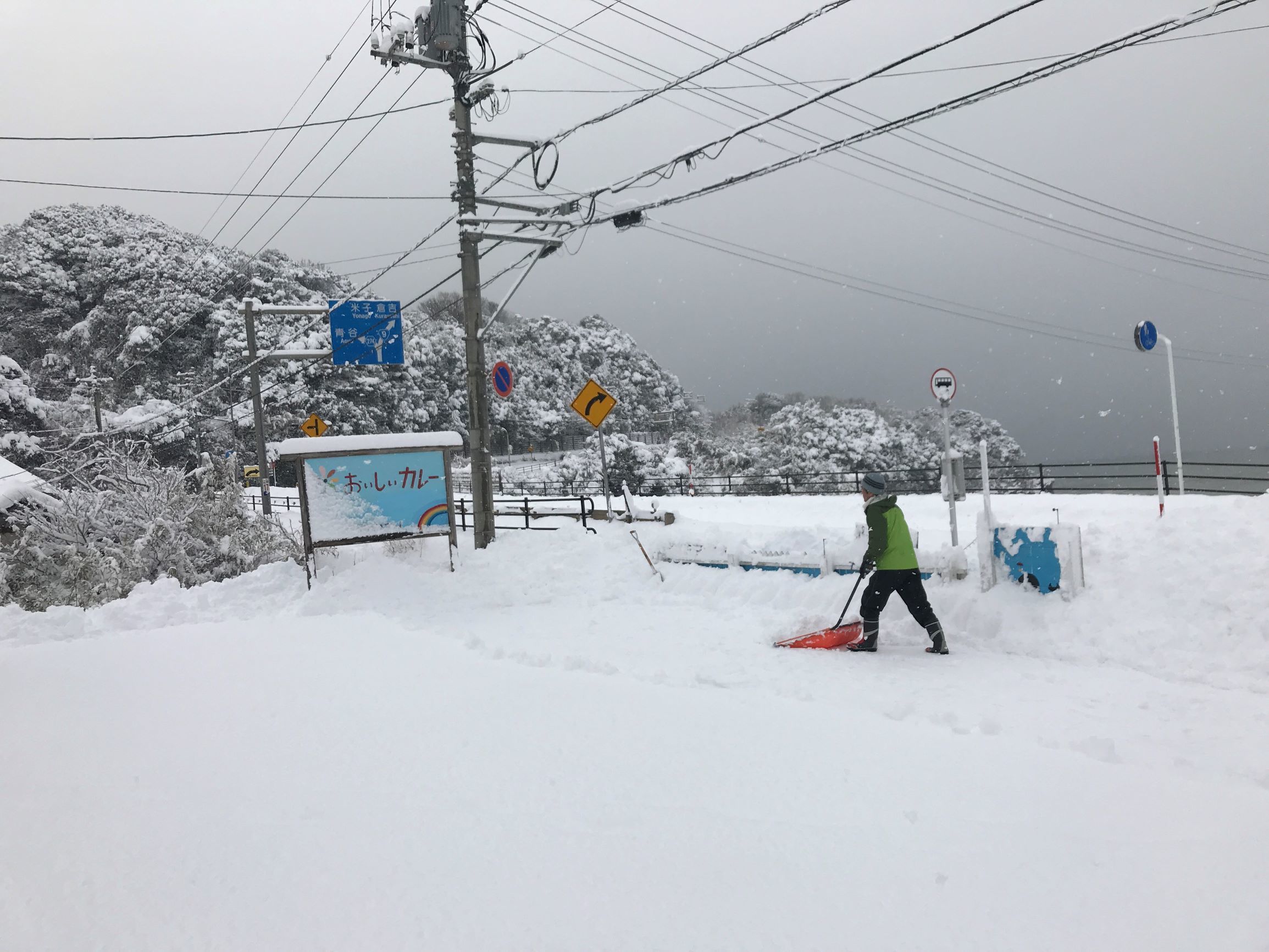 雪かき応援の、優しい人が来てくれました。_f0009169_21424890.jpg