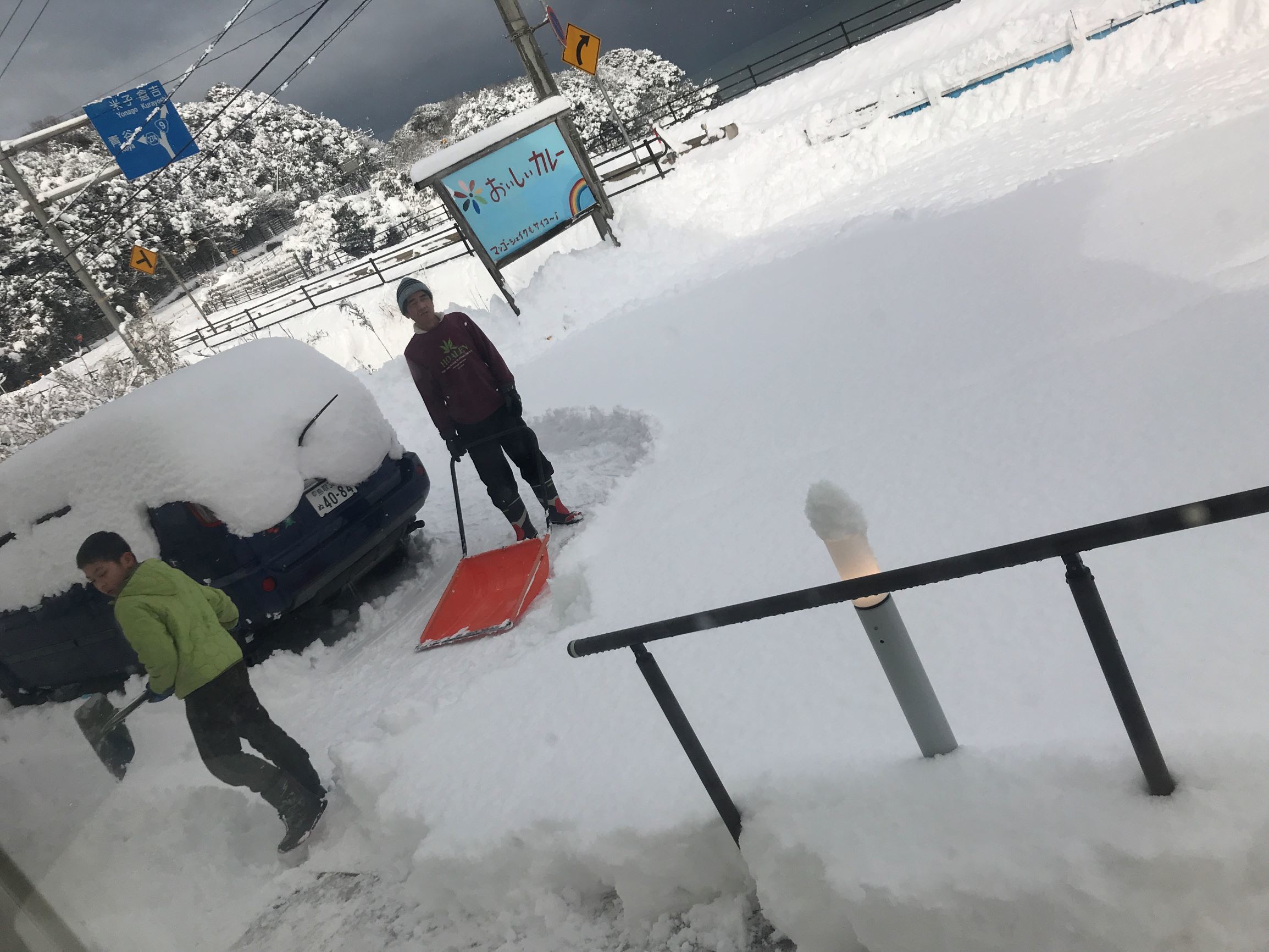 雪かき応援の、優しい人が来てくれました。_f0009169_21432774.jpg