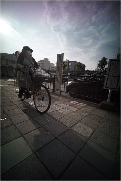 875.02 生き生きと(2020年5月30日ホロゴン15mmF8は勝手知ったる奈良町をのびのび散歩)2 心に音楽を_c0168172_00494847.jpg