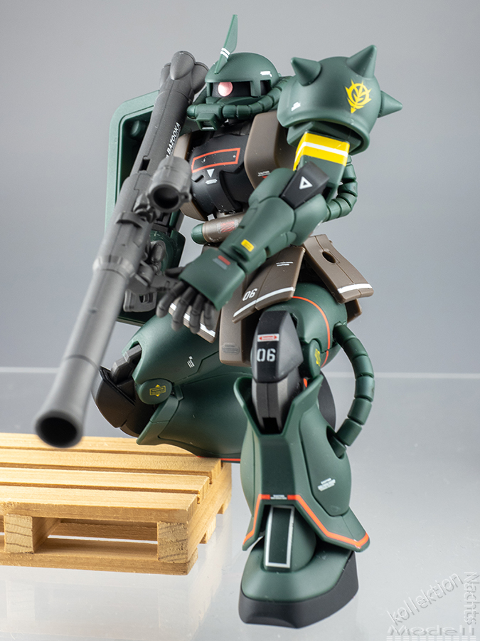 HG 1/144 ガンダムベース限定 ザクII(21stCENTURY REAL TYPE Ver ...