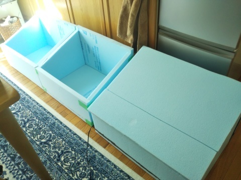育苗箱を作りました_d0296626_09305764.jpg