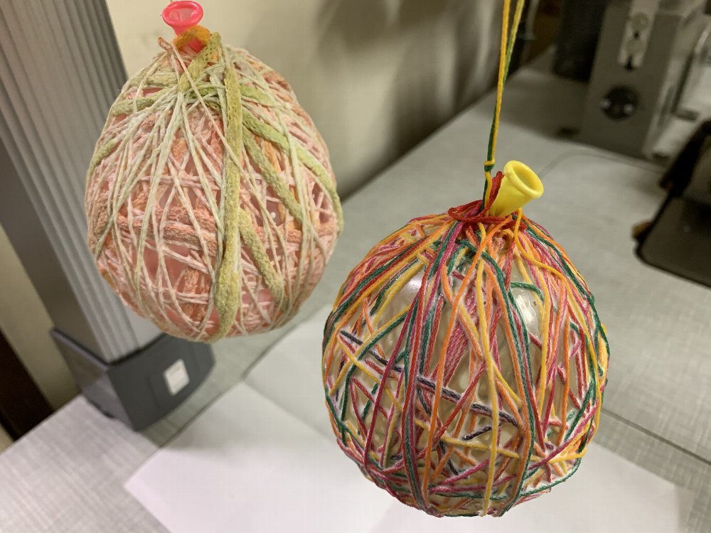風船に毛糸や糸を巻き巻き ストリングボール作りのコツ ガジャのねーさんの 空をみあげて Hazle Cucu 風船に毛糸や糸を巻き巻き ストリングボール作りのコツ ガジャのねーさんの 空をみあげて Hazle Cucu