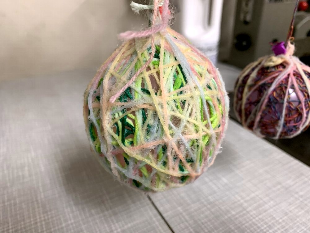 風船に毛糸や糸を巻き巻き ストリングボール作りのコツ ガジャのねーさんの 空をみあげて Hazle Cucu 風船に毛糸や糸を巻き巻き ストリングボール作りのコツ ガジャのねーさんの 空をみあげて Hazle Cucu