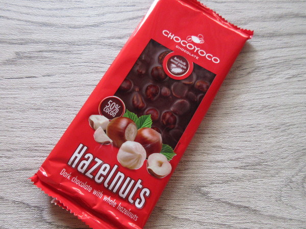 【ラ・ムー】CHOCOYOCO Dark Chocolate 50% with Whole Hazelnuts_c0152767_14295986.jpg