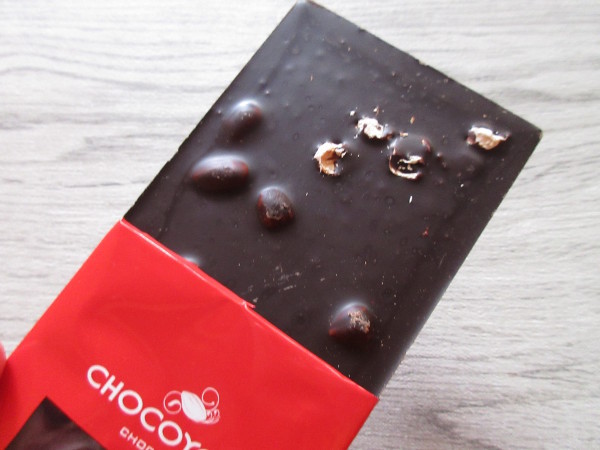 【ラ・ムー】CHOCOYOCO Dark Chocolate 50% with Whole Hazelnuts_c0152767_14332310.jpg