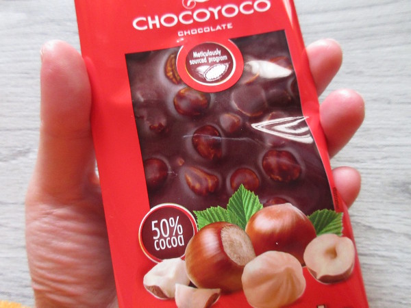 【ラ・ムー】CHOCOYOCO Dark Chocolate 50% with Whole Hazelnuts_c0152767_14335496.jpg