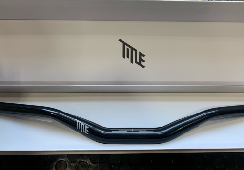 TITLE AH1 ハンドル ブラック 760mm 50mmRISE Title MTB AH1 Handlebar (Black) (31.8mm) (50mm Rise) (800mm