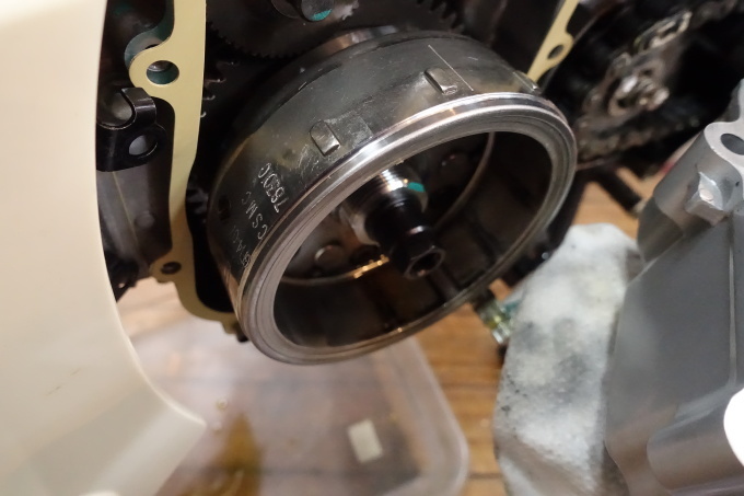 スーパーカブ110(JA44)にクランクシャフトサポートアダプターを スーパーカブ110(JA44)にクランクシャフトサポートアダプターを