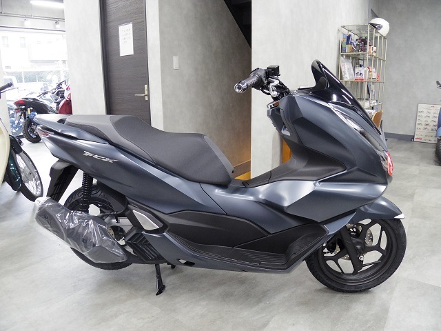 新型pcx入荷しました バイクの横輪 新型pcx入荷しました バイクの横輪