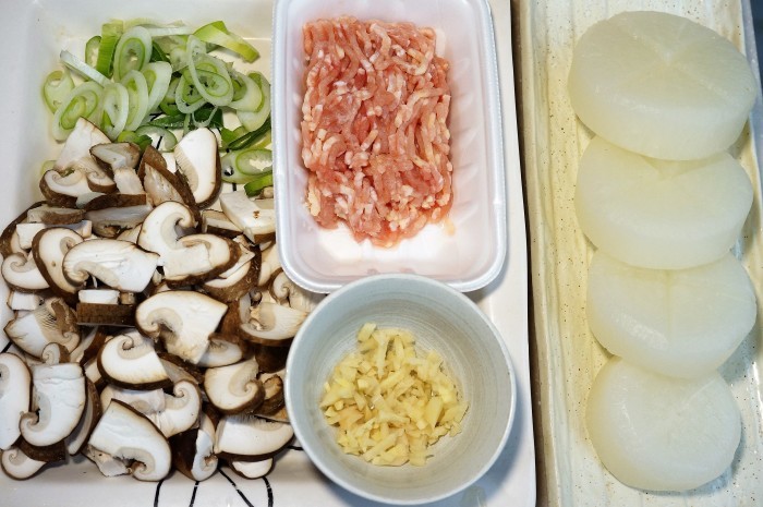 ■やまっこモニター料理【④肉厚しいたけ「やまっこ天こ盛り」+ 　そぼろ入りで　ボリューミーな　餡かけふろふき大根】です♪_b0033423_21204955.jpg
