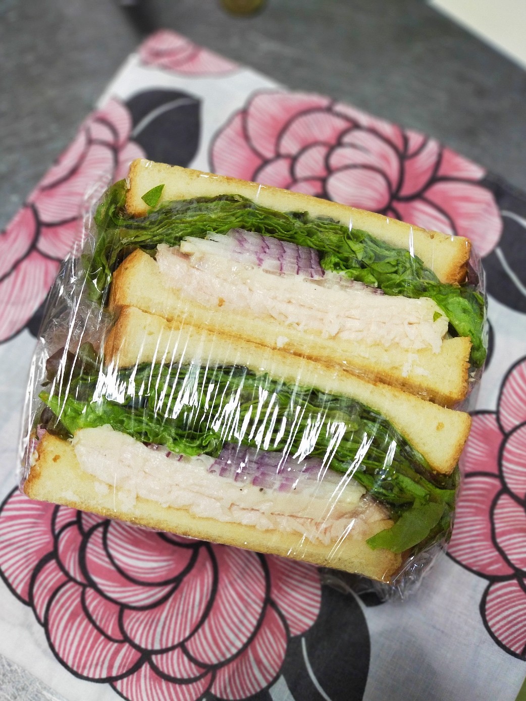 1 12 火 サニーレタスととりはむのサンドイッチ弁当 ぬま食堂