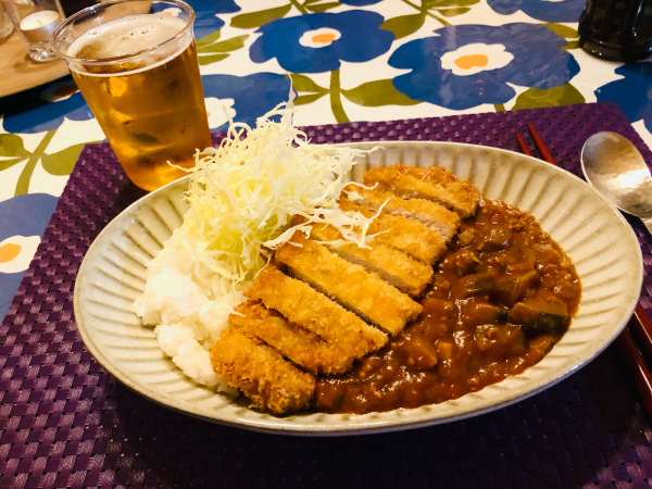 一皿で大満足カツカレーと近所の高校生の通学事情！_d0367191_09290508.jpg