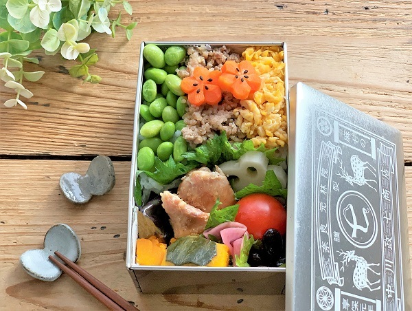 おせちの黒豆入りケーキでおやつのじかん　と　お弁当_d0249193_14352803.jpg