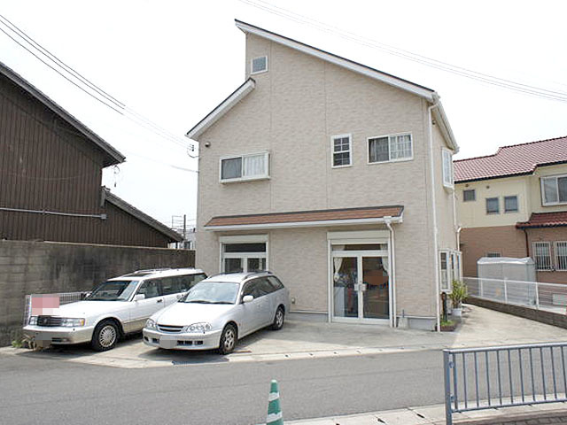 兵庫県 明石市二見町東二見 山陽東二見駅から徒歩2分 約8.9坪 駐車場1台付き 事務所内装付き 1階テナント_a0129705_01055904.jpg