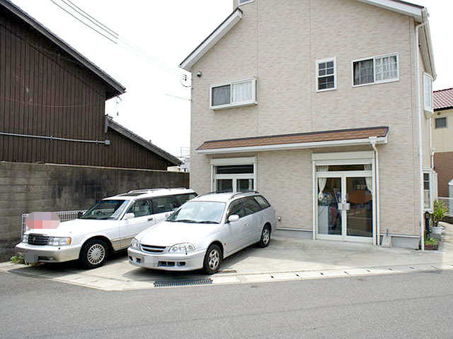 兵庫県 明石市二見町東二見 山陽東二見駅から徒歩2分 約7.9坪 駐車場1台付き 事務所内装付き 1階テナント_a0129705_01083885.jpg