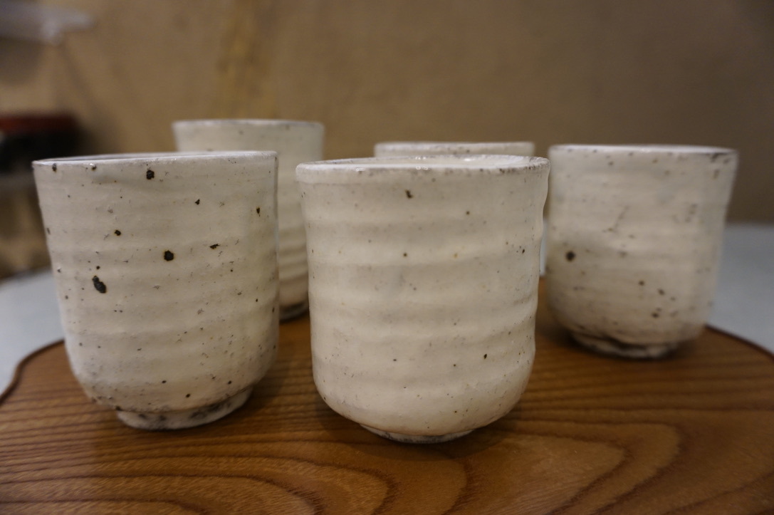 坪井俊憲さんの粉引きカップ、湯のみ、なます皿、飯茶碗_b0132442_17443181.jpeg