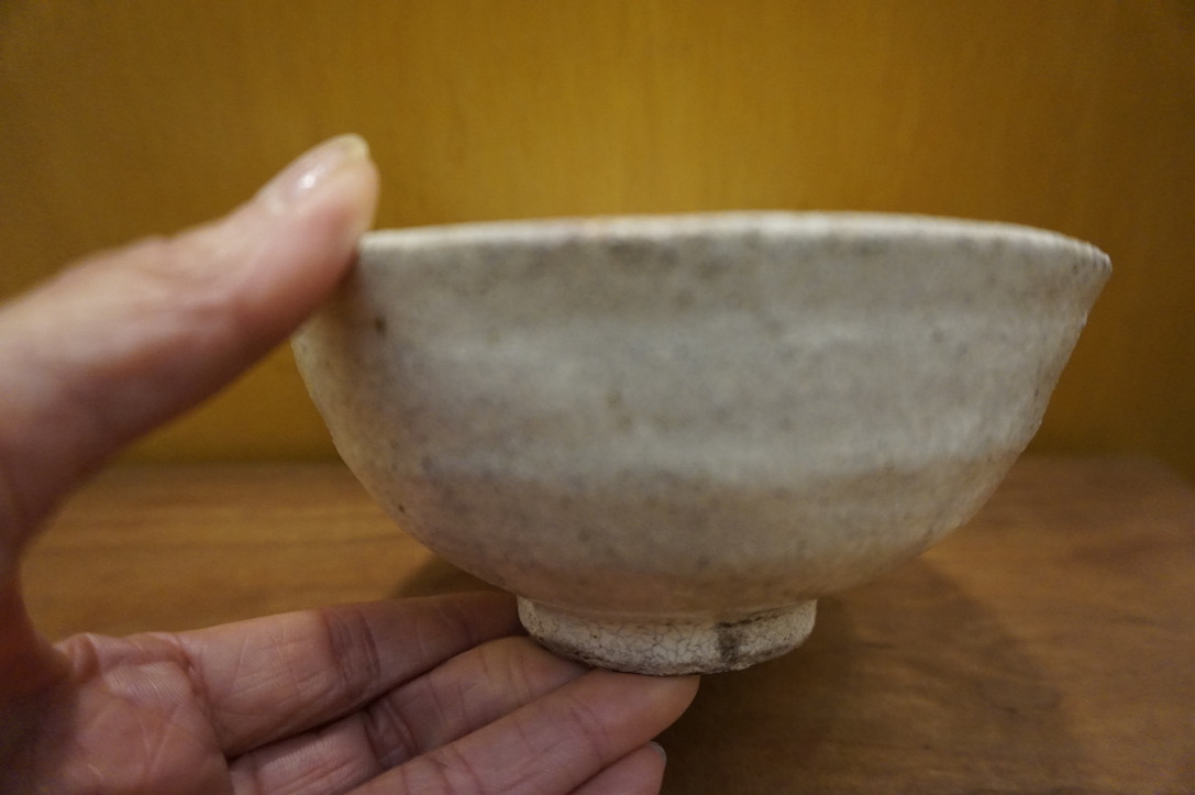 坪井俊憲さんの粉引きカップ、湯のみ、なます皿、飯茶碗_b0132442_18001394.jpeg