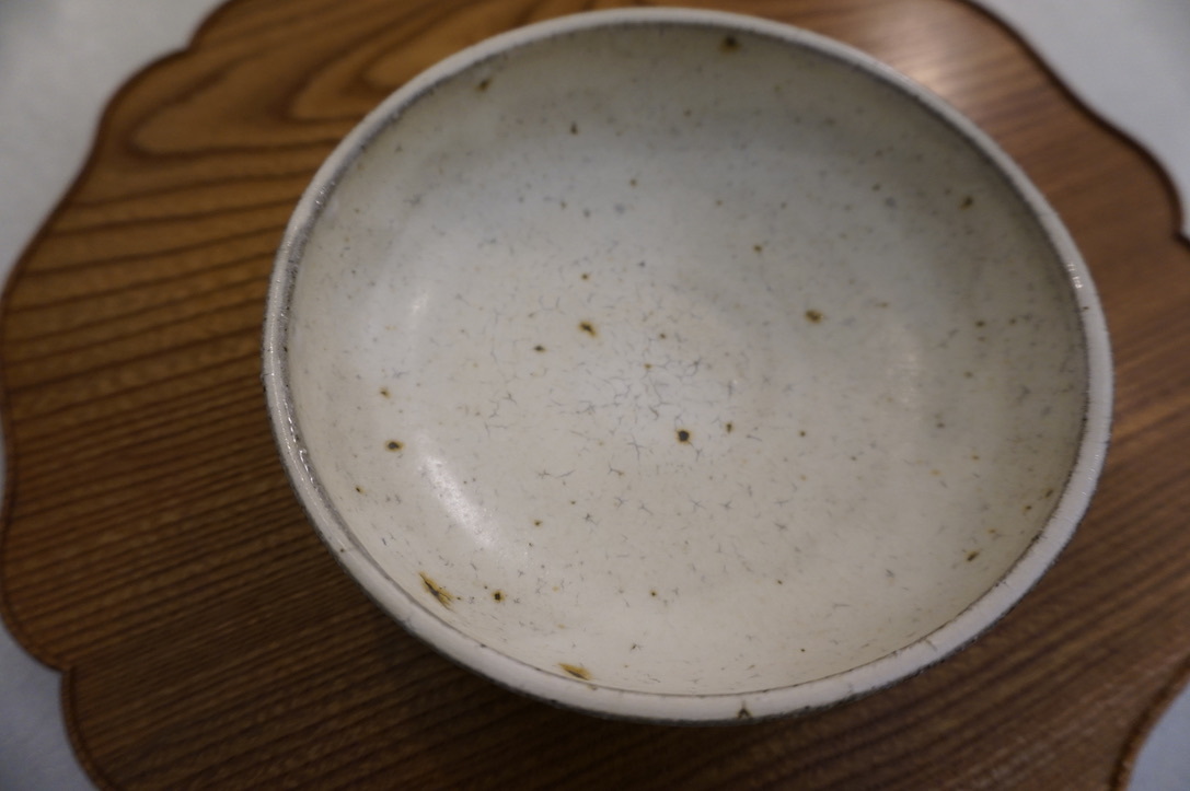 坪井俊憲さんの粉引きカップ、湯のみ、なます皿、飯茶碗_b0132442_18003517.jpeg