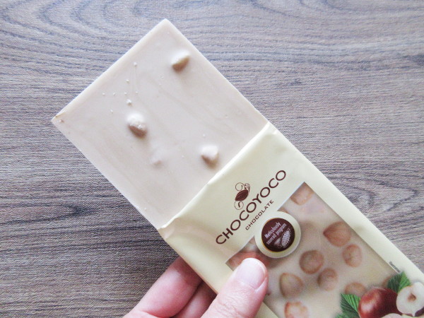 【ラ・ムー】CHOCOYOCO White Chocolate with Whole Hazelnuts_c0152767_12482385.jpg