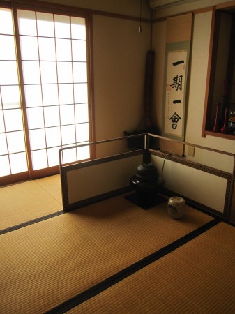 和室に小間の茶室をしつらえてみました 花の自由旋律 和室に小間の茶室をしつらえてみました 花の自由旋律