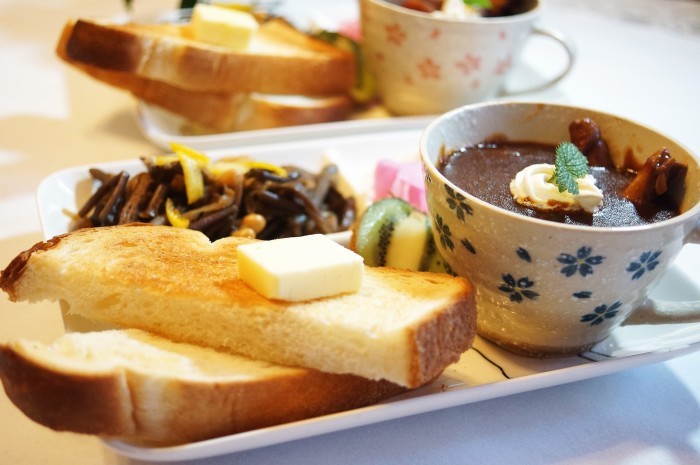 ■朝ご飯【簡単に　作り置き活用で　ビーフシチュー／芋茎の煮物／トーストなど。】_b0033423_23413836.jpg