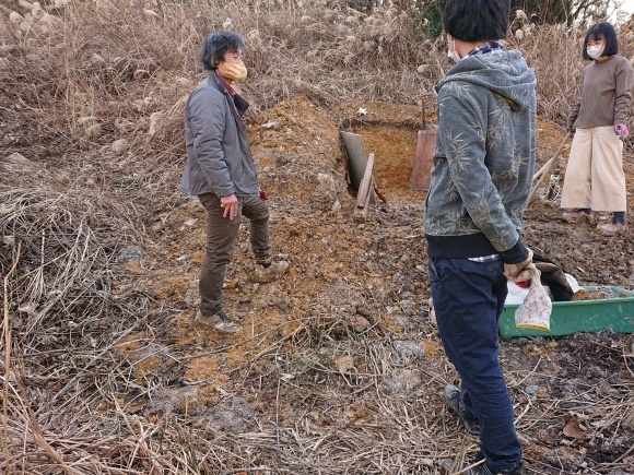 穴・階段作業とゲリラ新年会_e0156224_17001403.jpg