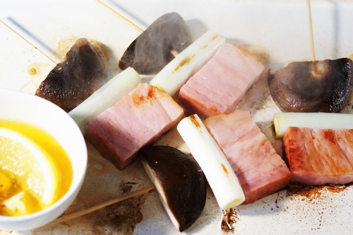 ■やまっこモニター料理【⑥やまっこで楽しむ　お手軽串焼き】 　ホームスティの今ホットプレート焼きに癒されます♪_b0033423_18202422.jpg