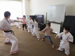 日曜空手　屯田教室　新琴似・新川教室　初稽古で新しい仲間！_c0118332_13292468.jpg